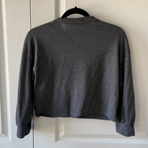 **BLOWOUT SALE $20 OR LESS** Super hot cropped top - Picture 2 of 2